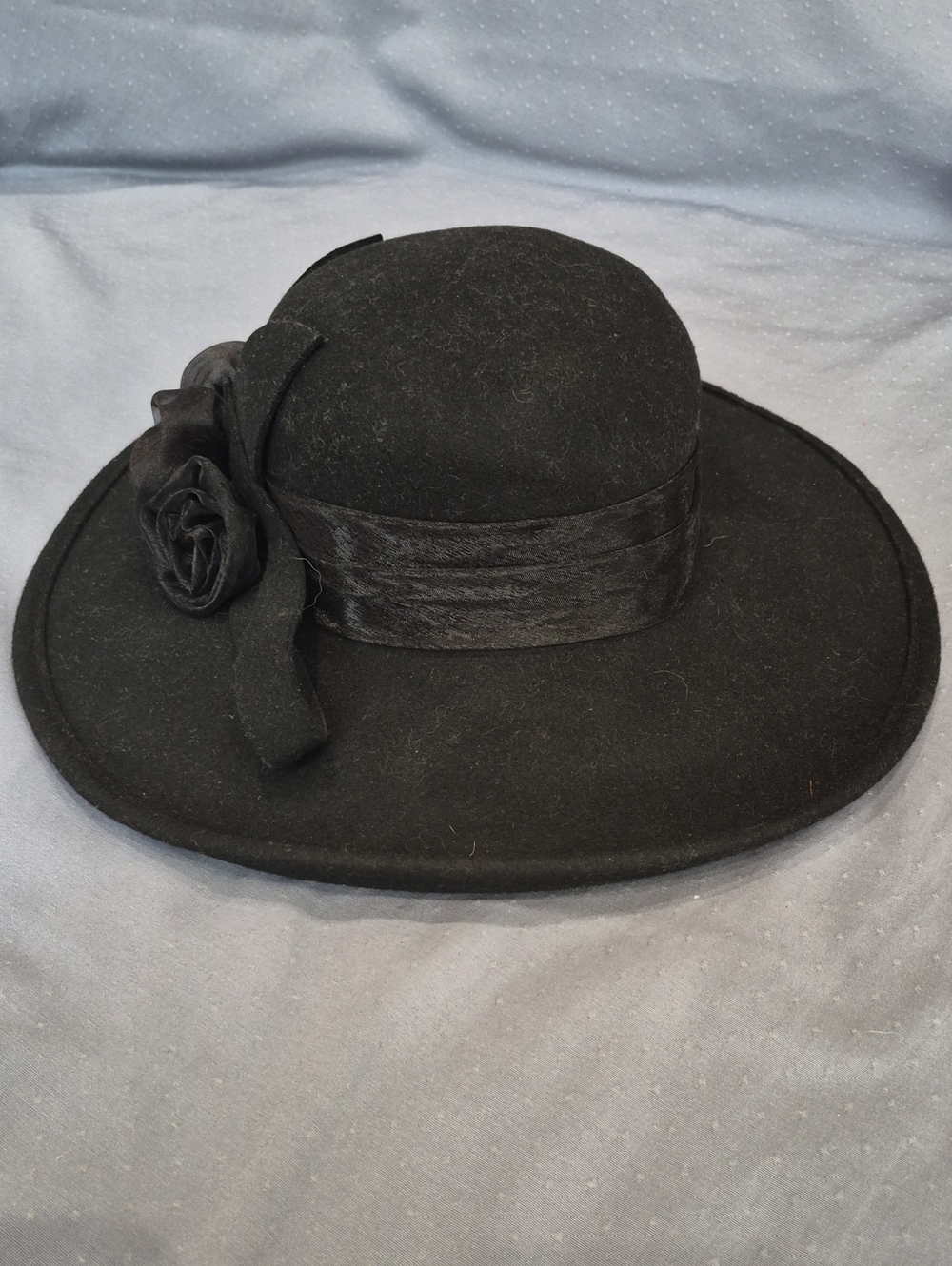 August Accessories Black Wide-Brim Felt Hat Floral Accents Classic Elegance